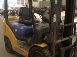 +++ ขายโฟล์คลิฟท์ KOMATSU FG20-16 ขนาด 2 ตัน รุ่น 16 เครื่องยนต์เบนซิน เสา 3 เมตร เกียร์ออ