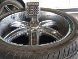 ขายล้อรถ. ขอบ 22  สภาพสวย. 6 รู พร้อมน็อต 1. ชุด