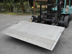 ขายฝาท้าย ไฮดรอลิค ติดหลังรถ6ล้อ สวยเดิมจากญี่ปุ่นยังไม่เคยใช้ในไทย 28,000เท่านั้น