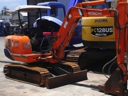 ขายรถแมคโคร HITACHI EX 30 พร้อมหัวกระแทก