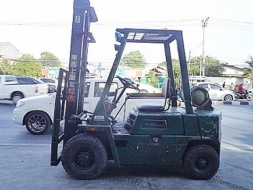 ขายรถยกโคมัสสึ 2.5 ตัน เครื่องเบนซิน (ใช้แก๊สอย่างเดียว) เสาสูง 4 เมตร พวงมาลัยเพาเว่อร์ สีเดิมจ