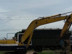 >>>>> ขายด่วน รถแม็คโคร pc-200-5 <<<<<