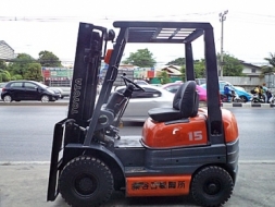 ขายรถยกโตโยต้า 1.5 ตัน รุ่น6 เครื่องเบนซิน กระบอกคู่ ยางตันใหม่ เสาสูง 3 เมตร พวงมาลัยเพาเว่อร์ ส