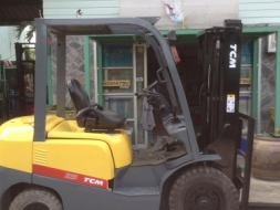 +++ ขายโฟล์คลิฟท์ T.C.M. FD25 (รุ่นใหม่ ) T3 เครื่องยนต์ดีเซล เสา 3 เมตร เกียร์ออโ่ตเมติค ยา