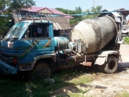 ขายด่วนรถ6 ล้อรถโม้ตรง2.5คิวสถาพร้อมใช้งานโม้ใช้งานได้ดี