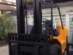 ขายรถโฟล์คลิฟท์ TCM 6 ตัน เสาสูง 4 เมตร เกียร์ออโต้ เครื่องดีเซล ราคาตามสภาพ