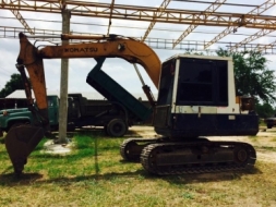 ขาย KOMATSU Pc60-5 ช่วงล่างเต็ม ทุกอย่างพร้อมใช้ มีแอร์ ทำงานเร็ว