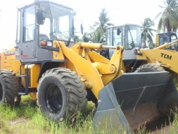 ขายรถตักล้อยาง TCM L13 -3 มีตู้มีแอร์แขนเดิมสั้นเอกสารครบสภาพเต็มสวยพร้อมใช้ ละอองดาวแทรคเตอร์นครชั