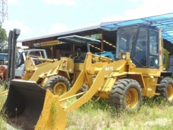 ขายรถตักล้อยาง WA 70 -1 แขนยาว 4 เมตร 1.8 คิว มีเอกสารครบสภาพเต็มสวยเปิดทุกวันล้านละอองดาวแทรคเตอร์