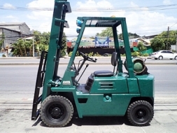 ขายรถยกโคมัสสึ 2.5 ตัน เครื่องเบนซิน (ใช้แก๊สอย่างเดียว) เสาสูง 4 เมตร พวงมาลัยเพาเว่อร์ นำเข้า