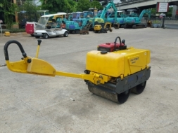 รถบดเดินตาม ยี่ห้อ SAKAI รุ่นนี้ใช้ระบบไฮโดรลิค ไม่เคยใช้ในไทย สอบถาม 086-0044333 คุณชุมพล / www.n