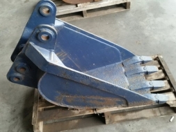 บุ้งกี๋ ใส่รถขุด แบคโฮ PC40-5 0สำหรับขุด วางท่อ เหล็กเก่านอกแท้ สนิมไม่กิน