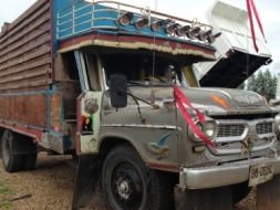 หกล้อหัวยาวดั้มเกษตร สวยๆ พร้อมใช้งาน