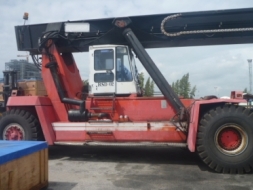 บริการซ่อมรถยกตู้คอนเทนเนอร์(REACH STACKER)