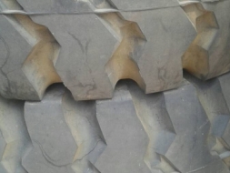 ยางรถตัก (ยางหล่อ+ยางเก่า) 20.5 ขอบ25 สภาพสวยครับ