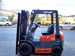 ขายรถยกโตโยต้า 1.5 ตัน รุ่น6 เครื่องเบนซิน กระบอกคู่ ยางตันใหม่ เสาสูง 3 เมตร พวงมาลัยเพาเว่อร์ ส