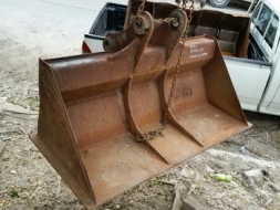 อีกตัวครับ บุ้งกี๋ มือขุด สำหรับตักดิน แต่งดิน ปาดหน้าดิน แกนสลัก 60 มิล ระยะห่าง  29 ซม