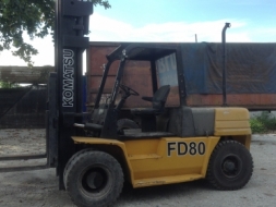 ขายรถยก 8 ตัน KOMATSU FD 80 เสายกสูง แผงงาตักตู้ได้