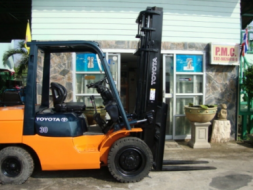 +++ ขายโฟล์คลิฟท์  TOYOTA 7FD30  ขนาด  3  ตัน  เครื่องยนต์ดีเซล  2Z   เสา 4  เมตร  เกียร์ออโตเมติค