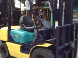 +++ ขายโฟล์คลิฟท์ KOMATSU FD25-14 ขนาด 2.5 ตัน เครื่องยนต์ดีเซล เสา 3 เมตร เกียร์ธรรมดา งา