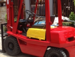 +++ ขายโฟล์คลิฟท์ TOYOTA 4FD20 ขนาด 2 ตัน เครื่องยนต์ดีเซล เสา 3 เมตร เกียร์ธรรมดา งา 1,0