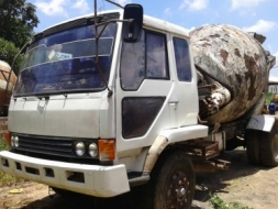 พิเศษ 335,000 รถโม่ปูน 4คิว Fuso เครื่อง 6BD1-165 แรง ไม่มีทะเบียน