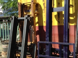 +++ ขายเสา 5 เมตร KOMATSU 2.5 ตัน และ เสา 4 เมตร KOMATSU 1.5 ตัน ครับ