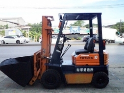 ขายรถยกโตโยต้า 1 ตัน รุ่น5 เครื่องเบนซิน งาเทด้ำ (มีบุ้งกี) กระบอกคู่ ยางตันใหม่ เสาสูง 3 เมตร พวง