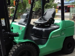 +++ ขายโฟล์คลิฟท์ MITSUBISHI FD30 รุ่นใหม่ (รถนอก สภาพ 90 %) เครื่องยนต์ดีเซล เสา 3 เมตร