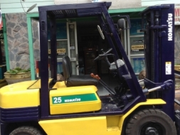 +++ ขายโฟล์คลิฟท์ KOMATSU FD25-11 ขนาด 2.5 ตัน เครื่องยนต์ดีเซล ISUZU เสา 3 เมตร เกียร์ธรร