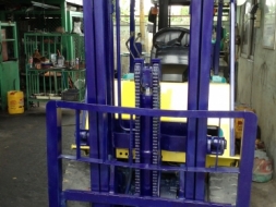 +++ ขายเสาโฟล์คลิฟท์ TOYOTA 1.5 ตัน 5 เมตร 3 ท่อน และ เสาฟูลฟรีเข้าตู้ KOMATSU 2.5 ตันค