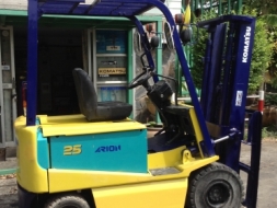 +++ ขายโฟล์คลิฟท์ไฟฟ้านั่งขับ KOMATSU 2.5 ตัน รุ่น EX-7 แบตเตอรี่ 550 เสา 3 เมตร ฟูลฟรีเข้