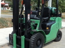 ขายฟอร์คลิฟท์ 2.5 ตัน เสา 3 เมตรฟลูฟรี เครื่องเกียร์ดีพร้อมใช้ ราคาเบาๆ ครับ 081-3535-948