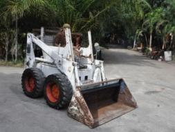 ขายรถตัก BOB CAT725 ดีเซล30แรง สวยเดิมจากญี่ปุ่น ยังไม่เคยใช้ในไทย 85,000เท่านั้น!!