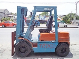 ขายรถยกโคมัสสึ 2.5 ตัน รุ่น11 เครื่องดีเซล เกียร์ออโต้ กระบอกคู่ เสาสูง 4.5 เมตร (เสาต่ำ-เสา3ท่อน)