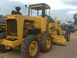 ขายรถเกรต CAT 12F สภาพสวยพร้อมใช้ ราคาต่อรองได้ ติดต่อได้ที่คุณ อ๊อฟ พิจิตร 086-737-9991