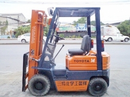 ขายรถยกโตโยต้า 1.5 ตัน รุ่น5 เครื่องเบนซิน กระบอกคู่ ยางตัน เสาสูง 3 เมตร พวงมาลัยเพาเว่อร์ สี