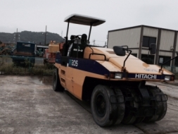 รถบด HITACHI RT205 7ล้อยาง ใครสนใจติดต่อมาได้เลยครับ