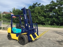 ขายฟอล์คลิฟต์ 2.5 ตัน KOMATSU FD25-12 รถเก่าญี่ปุ่น เสา 4 เมตร งาฮิ้งฟอล์ค