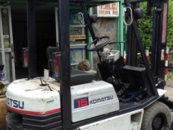 +++ ขายโฟล์คลิฟท์ KOMATSU FG15-15 ขนาด 1.5 ตัน เครื่องยนต์เบนซิน ติดแก๊ส เสา 3 เมตร เกียร์