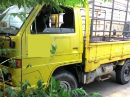 ขายISUZU NKR สี่ล้อ เครื่อง 4BE1 115 แรง จอดอยู่ไม่ค่อยได้ใช้งานเครื่องต้องลองเช็คสภาพทะเบียนพร้อมโ