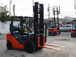 ขายรถยกโฟล์คลิฟท์ toyata 2.5 ตัน รุ่น8 ยกสูง 4 เมตร ราคาคุณภาพค่ะ