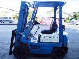 ขายรถยกโตโยต้า 1.5 ตัน (รุ่น4) เครื่องเบนซิน กระบอกคู่ ยางตันใหม่ เสาสูง 3 เมตร พวงมาลัยเพาเว่