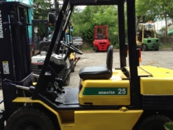 +++ ขายโฟล์คลิฟท์ KOMATSU FD25-11 ขนาด 2.5 ตัน เครื่องยนต์ดีเซล ISUZU เสา 3 เมตร เกียร์ธรร