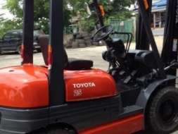 +++ ขายโฟล์คิลฟท์ TOYOTA 6FD25 ขนาด 2.5 ตัน เครื่องยนต์ดีเซล 2Z เสา 4 เมตร เกียร์ธรรมดา ยา