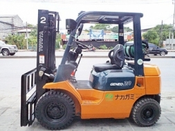 ขายรถยกโตโยต้า 2 ตัน รุ่น7 เครื่องเบนซิน (2 ระบบ น้ำมัน-แก๊สนอก) กระบอกคู่ แผงงาสไลด์ เสาสูง 3 เ