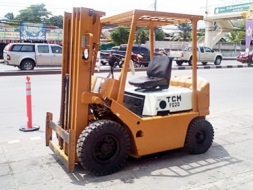 ขายรถยกTCM 2 ตัน เครื่องดีเซลอีซูซุ เสาสูง 4.35 เมตร (เสาต่ำ-เสา3ท่อน) ยางตันใหม่ พวงมาลัยเพาเว่อร