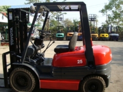 +++ ขายโฟล์คลิฟท์ TOYOTA 6FD25 ขนาด 2.5 ตัน เครื่องยนต์ดีเซล 2Z เสา 3 เมตร เกียร์ธรรมดา ง