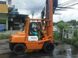 TOYOTA3FD35ขนาด3.5ตันเสาสูง3เมตร เกียร์ธรรมดา เครื่องยนต์ดีเซล2H งาหมุนได้ รถญี่ปุ่นแท้ ราคาต่อรองได