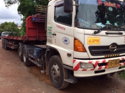 ขายด่วน รถสิบล้อหัวลากพร้อมหางพื้นเรียบสามเพลา HINO MEGA 320 ปี 49 สภาพดีมาก เอกสารพร้อม พร้อมใ